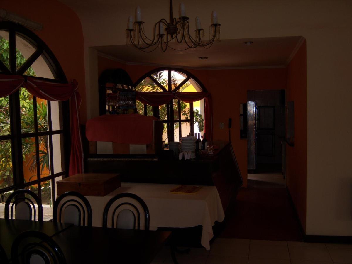 Hotel De La Cascada Termas de Rio Hondo Bagian luar foto